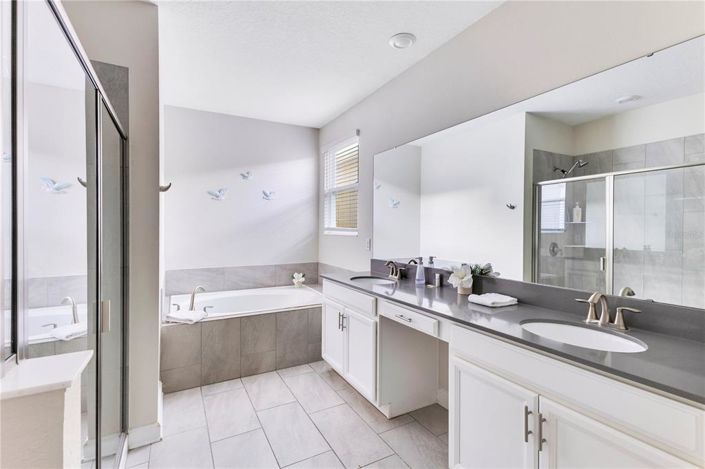 Image No.13-6 Bed Property for sale