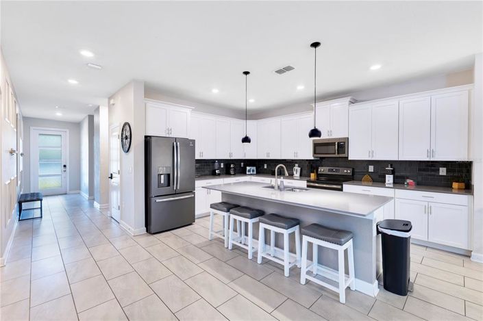 Image No.8-6 Bed Property for sale