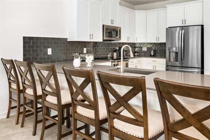 Image No.10-8 Bed Property for sale