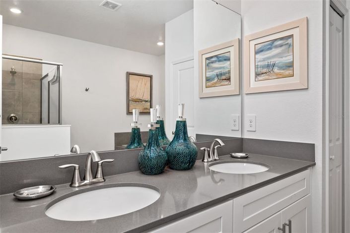 Image No.17-8 Bed Property for sale