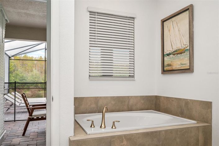 Image No.19-8 Bed Property for sale