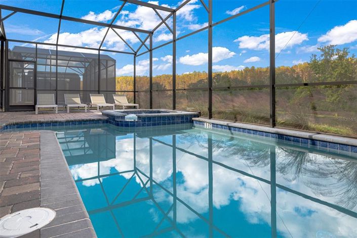 Image No.4-8 Bed Property for sale