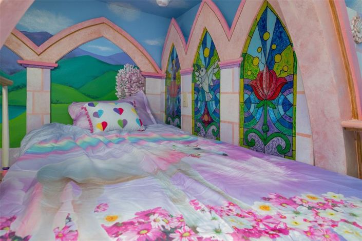 Image No.41-8 Bed Property for sale