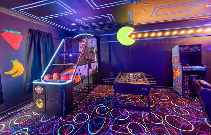 Image No.54-8 Bed Property for sale