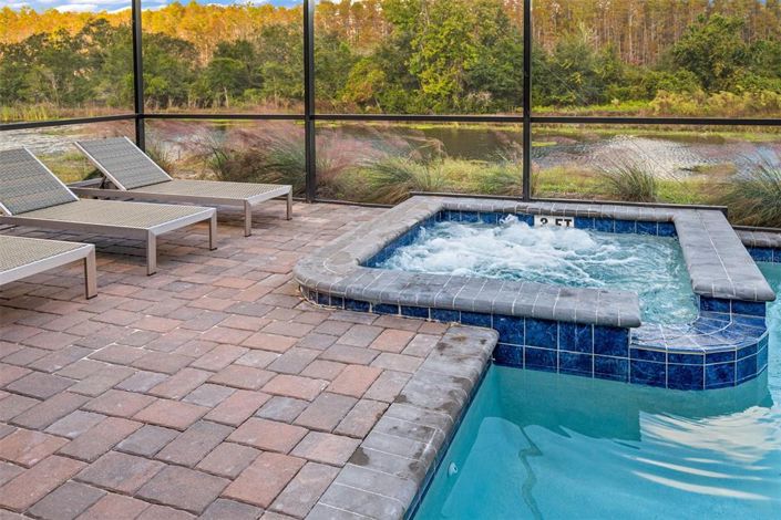 Image No.60-8 Bed Property for sale