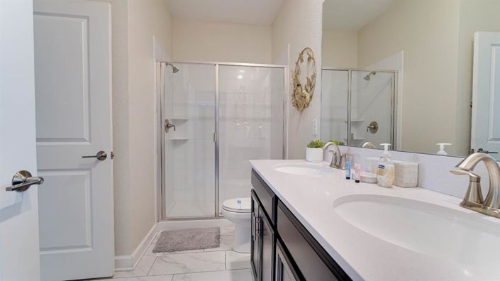 Image No.70-7 Bed Property for sale