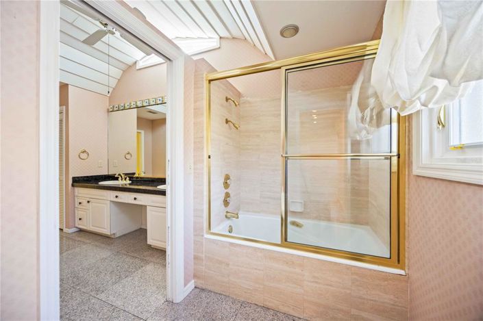 Image No.12-3 Bed Property for sale