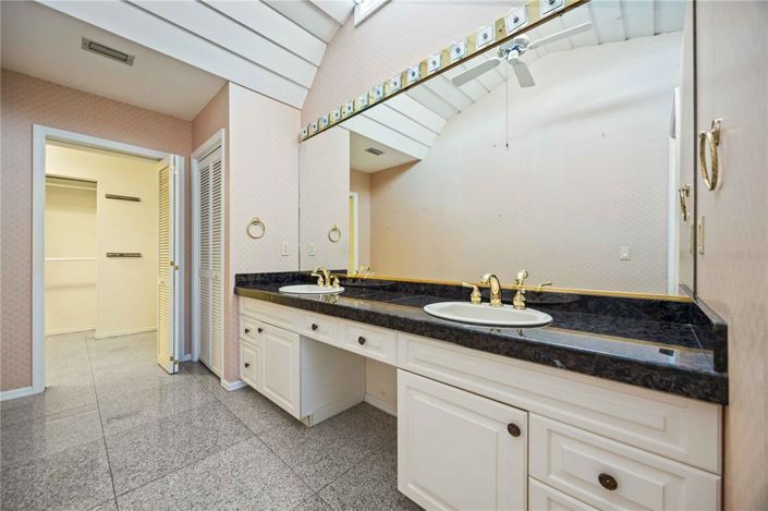 Image No.13-3 Bed Property for sale