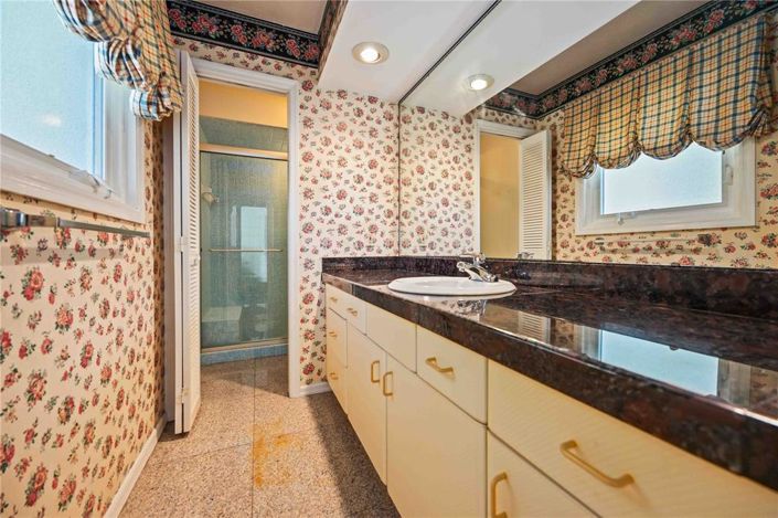 Image No.18-3 Bed Property for sale