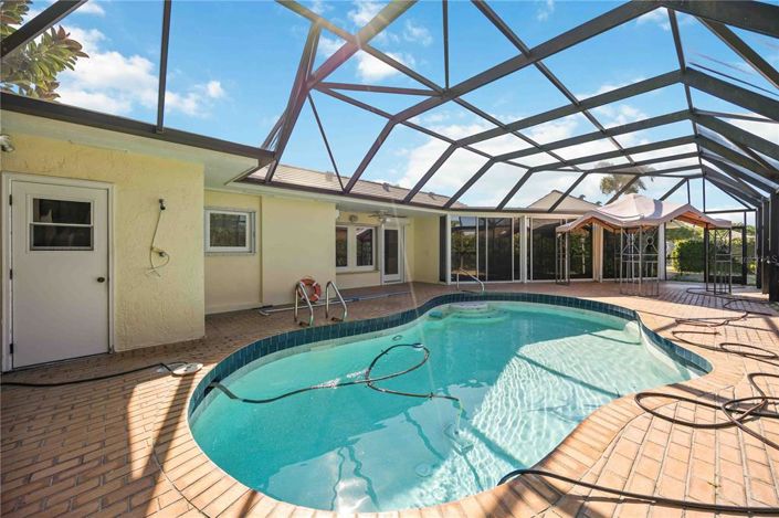 Image No.21-3 Bed Property for sale