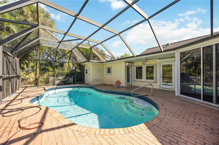 Image No.22-3 Bed Property for sale