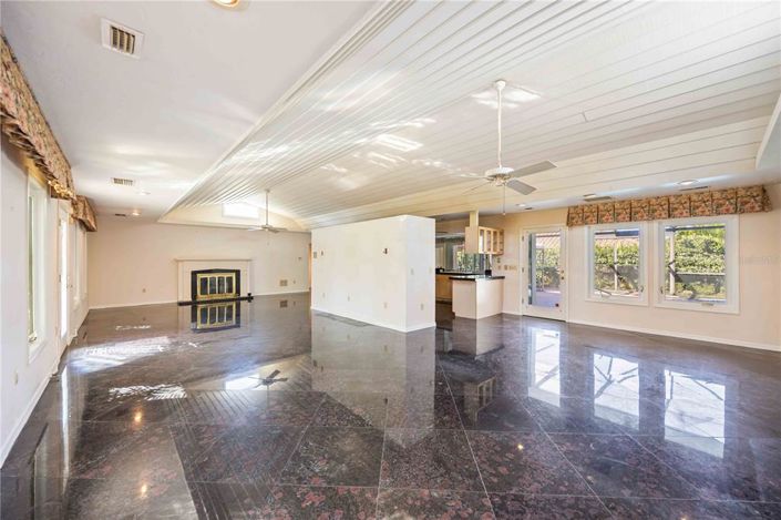 Image No.6-3 Bed Property for sale