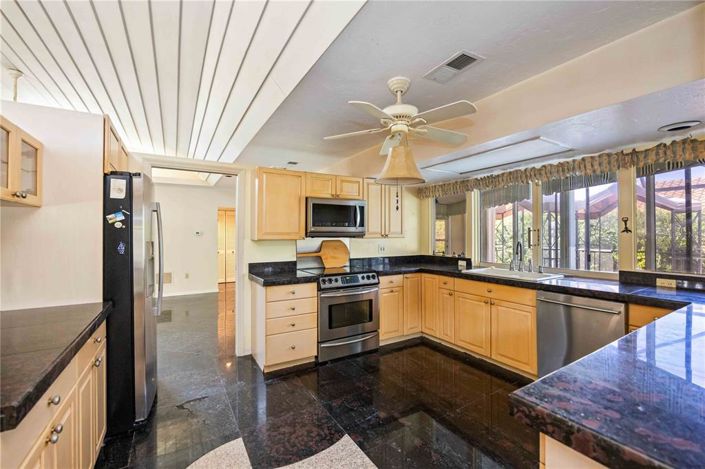 Image No.8-3 Bed Property for sale