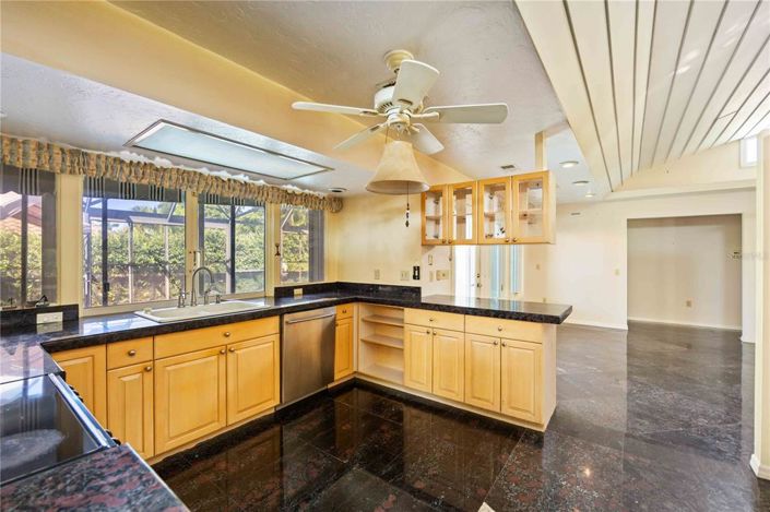 Image No.9-3 Bed Property for sale