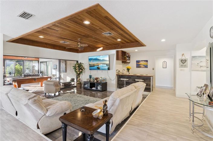 Image No.12-4 Bed Property for sale