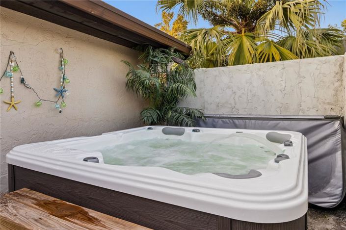 Image No.4-4 Bed Property for sale