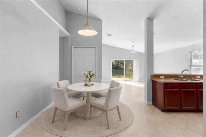 Image No.10-Propriété de 4 chambres à vendre à Davenport