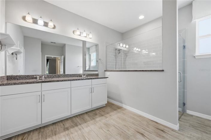 Image No.19-4 Bed Property for sale