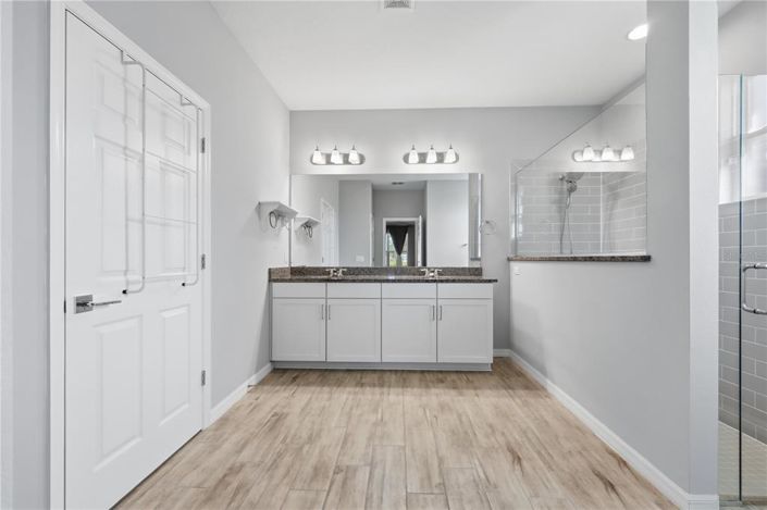 Image No.20-4 Bed Property for sale