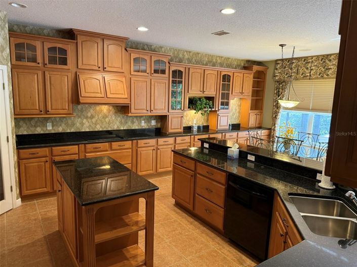 Image No.18-5 Bed Property for sale