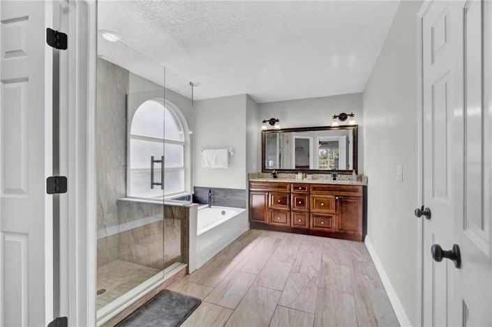 Image No.8-5 Bed Property for sale