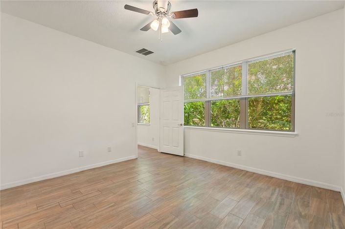 Image No.11-2 Bed Property for sale