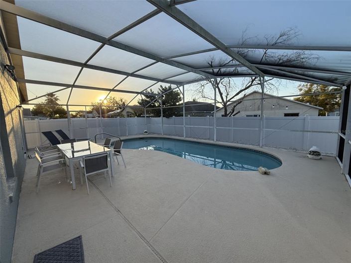 Image No.12-3 Bed Property for sale