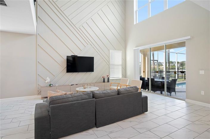 Image No.10-5 Bed Property for sale