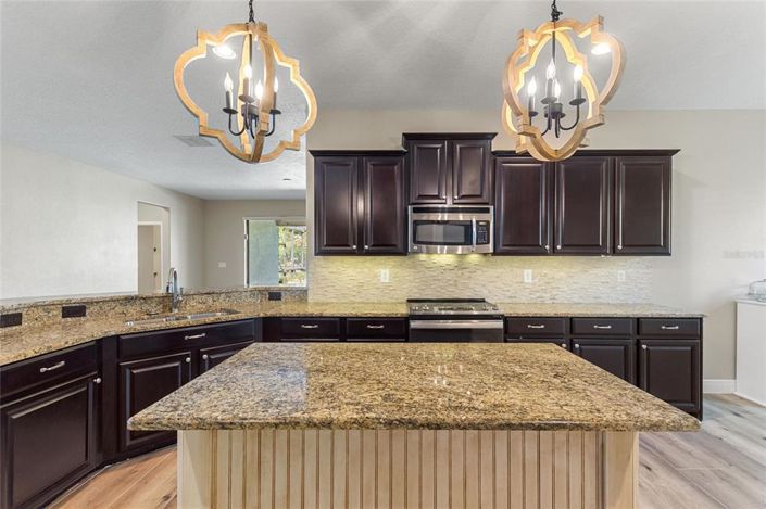 Image No.12-4 Bed Property for sale