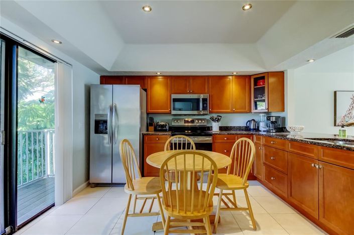 Image No.16-2 Bed Townhouse for sale