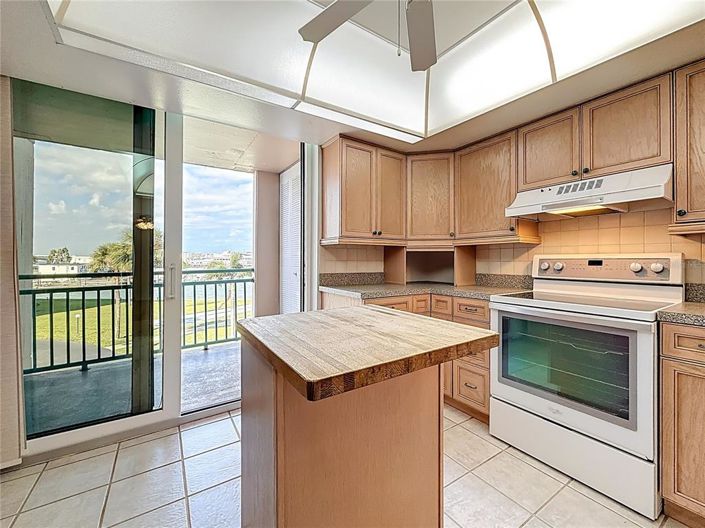 Image No.19-3 Bed Property for sale