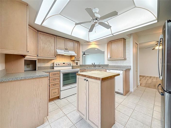 Image No.28-3 Bed Property for sale