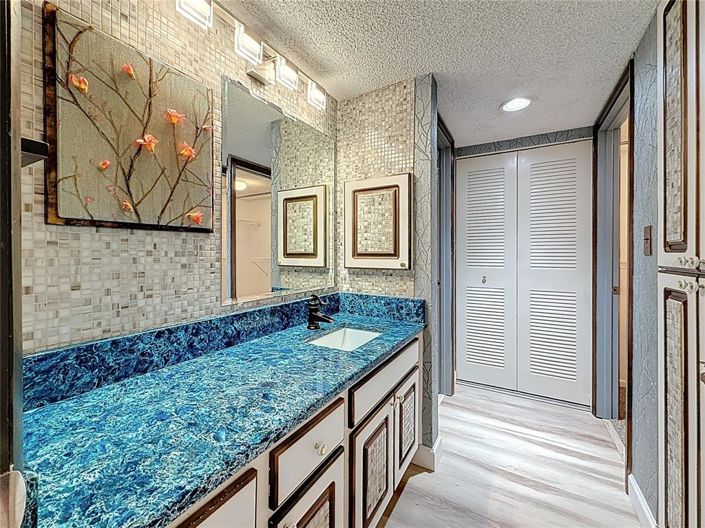 Image No.56-3 Bed Property for sale