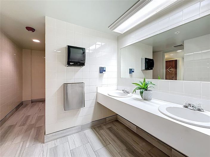 Image No.71-3 Bed Property for sale