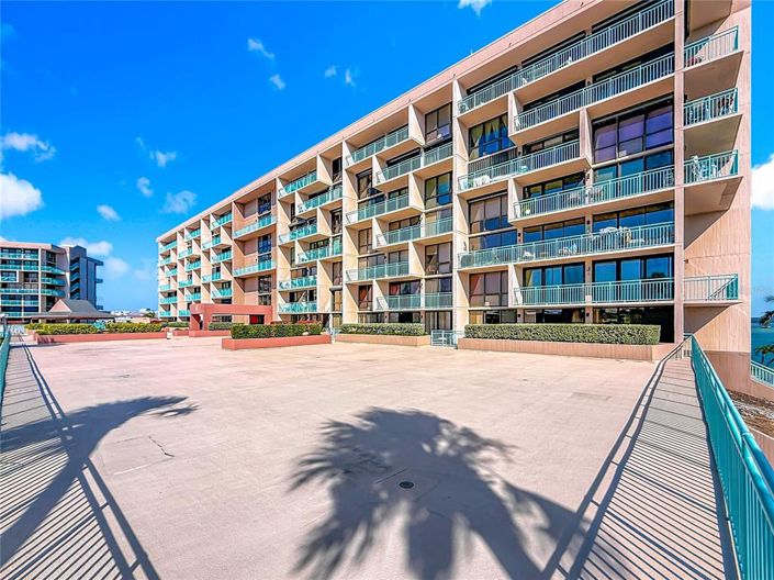 Image No.77-3 Bed Property for sale