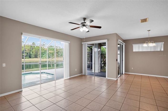 Image No.3-Propriété de 4 chambres à vendre à Kissimmee