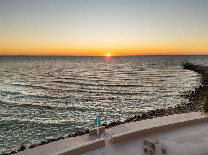 Image No.28-2 Bed Property for sale