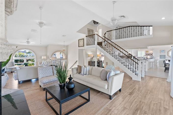 Image No.11-5 Bed Property for sale