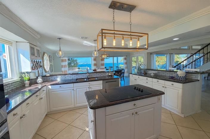 Image No.21-5 Bed Property for sale