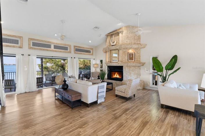 Image No.5-5 Bed Property for sale