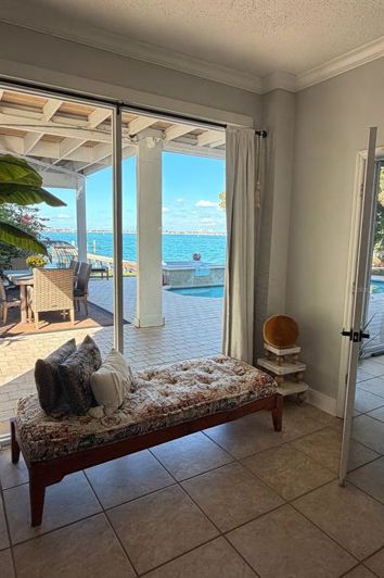 Image No.56-5 Bed Property for sale