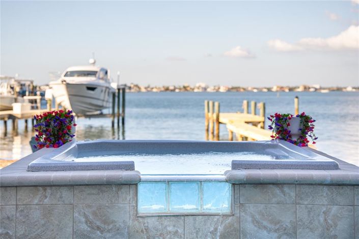 Image No.66-5 Bed Property for sale