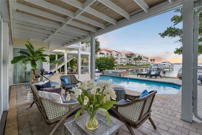 Image No.70-5 Bed Property for sale