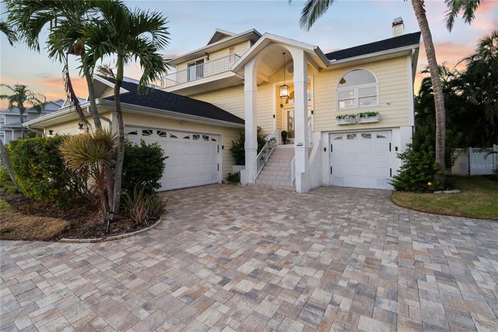 Image No.71-5 Bed Property for sale