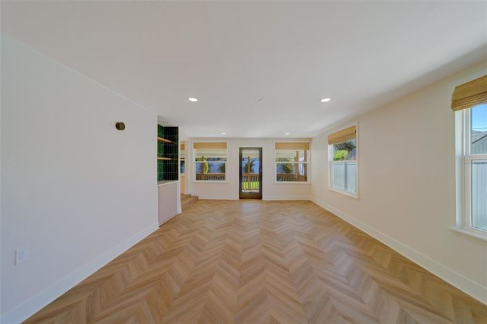 Image No.22-3 Bed Property for sale