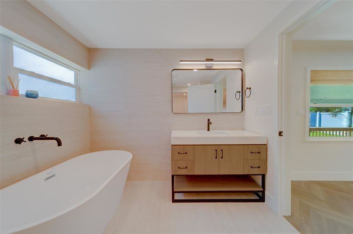 Image No.32-3 Bed Property for sale