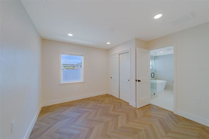 Image No.37-3 Bed Property for sale