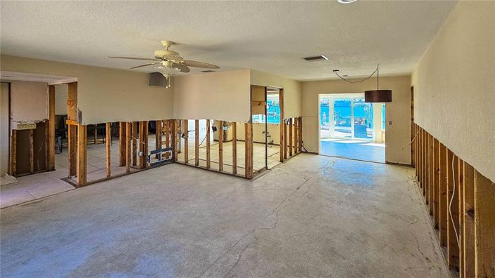 Image No.10-3 Bed Property for sale