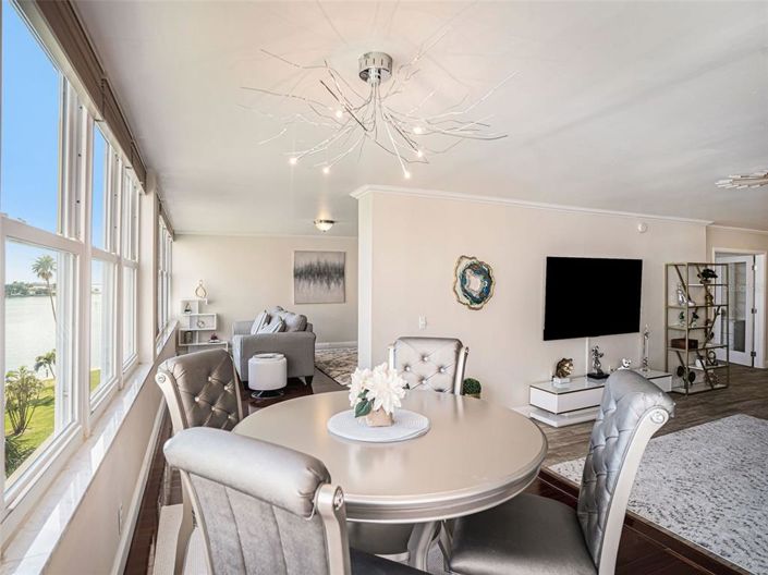 Image No.12-2 Bed Property for sale