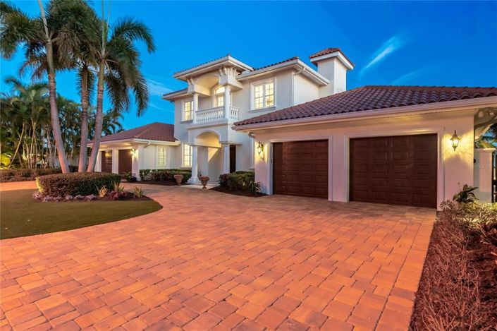 Image No.4-4 Bed Property for sale